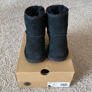Ugg Classic II Toddler Size 8
